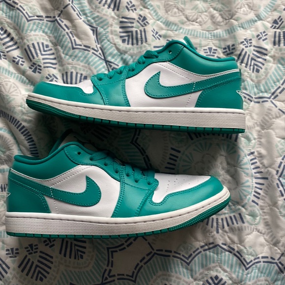 💚💚💚 WOMENS NEW EMERALD JORDAN LOWS 💚💚💚 - Picture 2 of 16